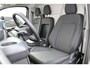 Ford Transit Custom 320 2.0-136pk TDCI L2H1 Limited. NIEUW MODEL ! Overtuig u van de rijkwaliteiten van dit nieuwe model Ford Transit Custom ! Volautm. airco, metallic lak, LM wielen, 3-zits, stoel-, spiegel- en voorraamverw., navigatie, telefoonvoorb., Apple Carplay/Android auto etc.