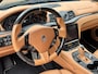 Maserati GranTurismo 4.7 Sport Carbon Optiek, MC Stradale Velgen, Cognac Leder, AppleCarplay, Stoelverwarming, Harmon Kardon (MET GARANTIE*)