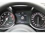 Alfa Romeo Giulia 2.0T Super | Veloce interieur | Stuur\stoel verwarming | Xenon | Regen\lichtsensor rijdende auto