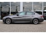 Alfa Romeo Giulia 2.0T Super | Veloce interieur | Stuur\stoel verwarming | Xenon | Regen\lichtsensor rijdende auto