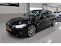 BMW 4-Serie Cabrio 430i High Executive Sport 252pk Zwart Leer Navigatie Bluetooth Nekverwarming Stoelverwarming Head-up display Sportvelgen Stuurverwarming Sportstoelen PDC Boekjes nette staat Airco-ecc