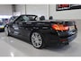 BMW 4-Serie Cabrio 430i High Executive Sport 252pk Zwart Leer Navigatie Bluetooth Nekverwarming Stoelverwarming Head-up display Sportvelgen Stuurverwarming Sportstoelen PDC Boekjes nette staat Airco-ecc
