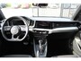 Audi A1 Sportback 40 TFSI S-Line edition 200 PK Automaat/Virtueel dashboard/Apple carplay/Stoelverwarming/Parkeersensoren/Airco/Cruise control/Climate control/Lederen stuurwiel/Led dagrijverlichting/Lichtmetalen velgen 17 inch