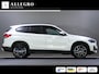 BMW X1 SDrive 18i High Executive Edition (HEAD-UP DISPLAY, TREKHAAK AFNEEMBAAR, NAVIGATIE PROFESSIONAL, STOELVERWARMING, AIRCO)