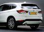 BMW X1 SDrive 18i High Executive Edition (HEAD-UP DISPLAY, TREKHAAK AFNEEMBAAR, NAVIGATIE PROFESSIONAL, STOELVERWARMING, AIRCO)