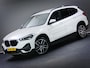BMW X1 SDrive 18i High Executive Edition (HEAD-UP DISPLAY, TREKHAAK AFNEEMBAAR, NAVIGATIE PROFESSIONAL, STOELVERWARMING, AIRCO)