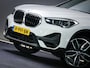 BMW X1 SDrive 18i High Executive Edition (HEAD-UP DISPLAY, TREKHAAK AFNEEMBAAR, NAVIGATIE PROFESSIONAL, STOELVERWARMING, AIRCO)
