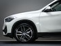 BMW X1 SDrive 18i High Executive Edition (HEAD-UP DISPLAY, TREKHAAK AFNEEMBAAR, NAVIGATIE PROFESSIONAL, STOELVERWARMING, AIRCO)