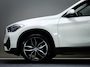 BMW X1 SDrive 18i High Executive Edition (HEAD-UP DISPLAY, TREKHAAK AFNEEMBAAR, NAVIGATIE PROFESSIONAL, STOELVERWARMING, AIRCO)