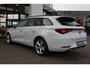 SEAT Leon Sportstourer 1.4 TSI eHybrid PHEV FR 204PK / 150kW, Achteruitrijcamera (rear view), adaptief onderstel (dcc), safe & driving XL, adaptieve cruise control (acc), dodehoek sensor (side assist), park assist, parkeersensoren voor en achter (pdc), LED koplampen, ambiente verlichting meerkleurig, Apple Carplay / Android Auto, keyless start & entry, licht- en regensensor,  dimmende binnenspiegel, stoel- en stuurwiel verwarming, alarm systeem, dynamische stuurbekrachtiging, draadloos telefoon laden