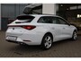SEAT Leon Sportstourer 1.4 TSI eHybrid PHEV FR 204PK / 150kW, Achteruitrijcamera (rear view), adaptief onderstel (dcc), safe & driving XL, adaptieve cruise control (acc), dodehoek sensor (side assist), park assist, parkeersensoren voor en achter (pdc), LED koplampen, ambiente verlichting meerkleurig, Apple Carplay / Android Auto, keyless start & entry, licht- en regensensor,  dimmende binnenspiegel, stoel- en stuurwiel verwarming, alarm systeem, dynamische stuurbekrachtiging, draadloos telefoon laden