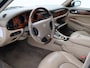 Daimler Super V8 4.0 364 PK SUPERCHARGED AUT. *ORIG. NL* + SCHUIFDAK / LEDER / STOELVERW.