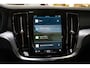 Volvo V60 B3 Essential Edition Mild Hybride Automaat 163pk | Vandaag Rijden | Google Maps | Parkeer Camera achter | Climate & Cruise Control | Trekhaak | 17" Inch LMV | Volvo On Call | Elek.Ramen V+A