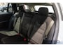 Volvo V60 B3 Essential Edition Mild Hybride Automaat 163pk | Vandaag Rijden | Google Maps | Parkeer Camera achter | Climate & Cruise Control | Trekhaak | 17" Inch LMV | Volvo On Call | Elek.Ramen V+A