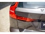 Volvo V60 2.0 B3 Essential Edition Automaat | Black Edition | Stoel & Stuurverwarming | Parkeer Camera achter | Adaptieve Cruise + Pilot Assistl | Volvo On Call | Blis | 19 Inch