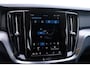 Volvo V60 2.0 B3 Essential Edition Automaat | Black Edition | Stoel & Stuurverwarming | Parkeer Camera achter | Adaptieve Cruise + Pilot Assistl | Volvo On Call | Blis | 19 Inch