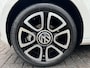 Volkswagen Up! 1.0 High Up! BlueMotion 75 Pk Panoramadak/Airco/Navigatie/Bluetooth/16 Inch/Elektrische Ramen/5-Deurs/Apk 06-2026