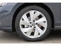 Volkswagen Golf Variant 1.5 eTSI Life Business 116PK / 85kW DSG, Navigatie, voorstoelen verwarmbaar met massagefunctie, Apple Carplay & Android Auto, extra getint glas achter, digitaal instrumentenpaneel, LED koplampen, adaptieve cruise control (acc), DAB+
