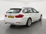 BMW 3-Serie Touring 318D HIGH EXECUTIVE PARELMOER WIT + WEGKL. TREKHAAK / NAVI PRO / SPORTSTOELEN