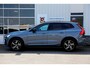 Volvo XC60 2.0 Recharge T8 390PK Plug in AWD R-Design PHEV*Facelift!*Perfect Volvo Onderh.Black Pack/Pano/Elek. Trekhaak/Full LED/Stoelverw./Stuurverw./Apple Carplay-Google/Memorie/Camera/Keyless Entry+Go/Elek. Klep/LED/Rijstrook/DAB/Parkeersens.V+A/19 inch LM*