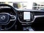 Volvo XC60 2.0 Recharge T8 390PK Plug in AWD R-Design PHEV*Facelift!*Perfect Volvo Onderh.Black Pack/Pano/Elek. Trekhaak/Full LED/Stoelverw./Stuurverw./Apple Carplay-Google/Memorie/Camera/Keyless Entry+Go/Elek. Klep/LED/Rijstrook/DAB/Parkeersens.V+A/19 inch LM*