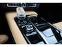 Volvo V90 T6 Recharge AWD Plus Bright - Panoramisch schuif-/kanteldak - Intellisafe Assist/Surround - Harman Kardon Audio - Parkeersensoren v/a - Parkeercamera achter - Nappalederen bekleding - Elektrisch bedienbare voorstoelen incl. geheugenfunctie - Stoelverwarming / -ventilatie - Verwarmbaar stuurwiel