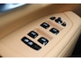Volvo V90 T6 Recharge AWD Plus Bright - Panoramisch schuif-/kanteldak - Intellisafe Assist/Surround - Harman Kardon Audio - Parkeersensoren v/a - Parkeercamera achter - Nappalederen bekleding - Elektrisch bedienbare voorstoelen incl. geheugenfunctie - Stoelverwarming / -ventilatie - Verwarmbaar stuurwiel