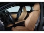 Volvo V90 T6 Recharge AWD Plus Bright - Panoramisch schuif-/kanteldak - Intellisafe Assist/Surround - Harman Kardon Audio - Parkeersensoren v/a - Parkeercamera achter - Nappalederen bekleding - Elektrisch bedienbare voorstoelen incl. geheugenfunctie - Stoelverwarming / -ventilatie - Verwarmbaar stuurwiel