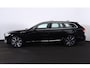 Volvo V90 T6 Recharge AWD Plus Bright - Panoramisch schuif-/kanteldak - Intellisafe Assist/Surround - Harman Kardon Audio - Parkeersensoren v/a - Parkeercamera achter - Nappalederen bekleding - Elektrisch bedienbare voorstoelen incl. geheugenfunctie - Stoelverwarming / -ventilatie - Verwarmbaar stuurwiel
