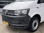 Volkswagen Transporter 2.0 TDI L2H1 DC 102pk Pick-up Trekhaak Airco Camera Cruise controle Navigatie Dubbele cabine Euro 6 Dealer onderhouden 1e Eigenaar Open laadbak Pick-up p-up Bakwagen