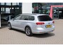 Volkswagen Passat Variant 1.4 TSI Comfortline Business 125PK / 92kW DSG, Dealer onderhouden, 18" LMV, privacy glas, LED koplampen, navigatie, parkeersensoren voor en achter (pdc), winterpakket met stoelverwarming, adaptieve cruise control (acc), licht en zicht, lederen multifunctioneel stuurwiel, ErgoComfort bestuurdersstoel met massagefunctie, 3-zone climatronic, draadloos telefoon lader, elektrisch verstel- en verwarmbare buitenspiegels