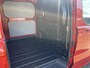 Ford Transit Custom 320 2.0 TDCI L2H1 Limited Nieuw | SCI | 136pk | 17 inch lichtmetalen velgen | Adaptive cruise control | Dodehoeksensoren | Verwarmbaar stuurwiel | Draadloos opladen | Stoel-bank