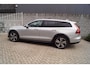 Volvo V60 Cross Country 2.0 B5 AWD Ultimate 250PK Autom Panodak Leder Adaptieve Cruise Head-Up Navi Camera Clima 2x PDC LMV Trekh.