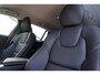 Volvo V60 B3 Essential Edition | 19 inch | Stoelverwarming | Stuurwielverwarming | Donkerglas | Parkeercamera |