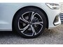 Volvo V60 B3 Essential Edition | 19 inch | Stoelverwarming | Stuurwielverwarming | Donkerglas | Parkeercamera |