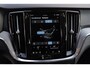 Volvo V60 B3 Essential Edition | 19 inch | Stoelverwarming | Stuurwielverwarming | Donkerglas | Parkeercamera |