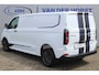 Ford Transit Custom 300 2.0-136pk EcoBlue L2H1 Trend - 'Sport Design Edition'. Overtuig u van de kwaliteiten van dit nieuwe model Ford Transit Custom ! Camera, LED koplampen, LM wielen, Cruise Control, Aut. Airco, App Connect, Winterpack etc.