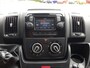 Peugeot Boxer GB 330 L1H1 BlueHDi 130PK Premium Pack Navigatie | AIRCO | Cruise control | Achteruitrijcamera | P-hulp | Vloerplaat | Zijdwandbeplating | BT