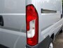 Peugeot Boxer GB 330 L1H1 BlueHDi 130PK Premium Pack Navigatie | AIRCO | Cruise control | Achteruitrijcamera | P-hulp | Vloerplaat | Zijdwandbeplating | BT