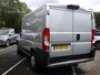 Peugeot Boxer GB 330 L1H1 BlueHDi 130PK Premium Pack Navigatie | AIRCO | Cruise control | Achteruitrijcamera | P-hulp | Vloerplaat | Zijdwandbeplating | BT