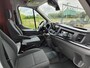 Ford Transit 350 D130pk L4H3 Navi Camera Pdc Apple Carplay Android WiFi-vb Airco Cruise Control Voorruit-Verwarmd 2.0TDCI Regensensor DAB Schuifdeur Betonplex Vloer Wandbetimmering Roll Stability Control Led Spoorwisselassist Euro 6 Zeer Compleet!