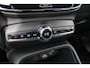 Volvo EC40 Single Motor Extended Range Plus 82 kWh | Adaptieve Cruise Control | Elektrische Trekhaak | Glazen Panoramadak | Extra Getint Glas | Keyless Entry | Google services | Apple Carplay / Android Auto
