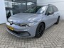 Volkswagen Golf Variant 1.0 eTSI Life Business 110 PK | Automaat | Stoelverwarming | Parkeersensoren | Navigatie | Achteruitrijcamera | Adaptive Cruise Control | Climatronic | Digital Cockpit | LED | 18" Lichtmetaal |