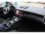 Porsche Cayenne Coupé 3.0 E-Hybrid Automaat/Panoramadak/Navigatie/Apple carplay/Stuurverwarming/Dodehoek detectie/Cruise control adaptief/Elektrische achterklep/Achteruitrijcamera/Trekhaak elektrisch/Lederen bekleding/Elektrisch bedienbare voorstoelen/Voorstoelen en achterbank