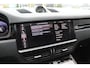 Porsche Cayenne Coupé 3.0 E-Hybrid Automaat/Panoramadak/Navigatie/Apple carplay/Stuurverwarming/Dodehoek detectie/Cruise control adaptief/Elektrische achterklep/Achteruitrijcamera/Trekhaak elektrisch/Lederen bekleding/Elektrisch bedienbare voorstoelen/Voorstoelen en achterbank