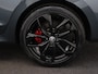 Skoda Octavia Combi 1.4 TSI RS iV PHEV Business | Automaat | Matrix LED | Navigatie | Apple CarPlay / Android Auto | Heads-up Display | Sportstoelen | Alcantara | Lichtmetalen velgen | Parkeersensoren | Keyless Start | Draadloos Opladen | Verwarmde Voorruit | Sfeerverlichting |