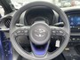 Toyota Aygo X 1.0 VVT-i MT envy Cabrio leuke Two-Tone blauw/zwarte uitvoering | Draadloos telefoonlader | JBL Premium audio installatie | Achteruitrij camera | Airco | Full map navigatie |