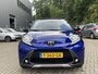 Toyota Aygo X 1.0 VVT-i MT envy Cabrio leuke Two-Tone blauw/zwarte uitvoering | Draadloos telefoonlader | JBL Premium audio installatie | Achteruitrij camera | Airco | Full map navigatie |