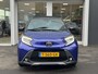 Toyota Aygo X 1.0 VVT-i MT envy Cabrio leuke Two-Tone blauw/zwarte uitvoering | Draadloos telefoonlader | JBL Premium audio installatie | Achteruitrij camera | Airco | Full map navigatie |