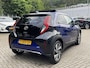Toyota Aygo X 1.0 VVT-i MT envy Cabrio leuke Two-Tone blauw/zwarte uitvoering | Draadloos telefoonlader | JBL Premium audio installatie | Achteruitrij camera | Airco | Full map navigatie |